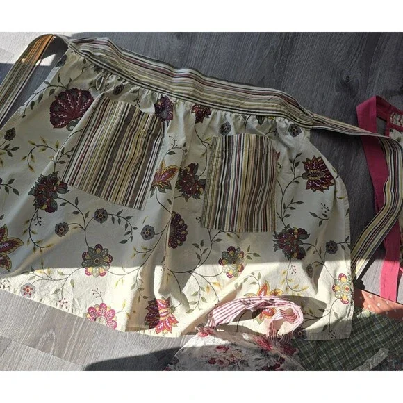 Lot of 5 Womans Aprons Half & Bib ~ Floral Scalloped Ruffle Feminine Designs - Picture 6 of 12